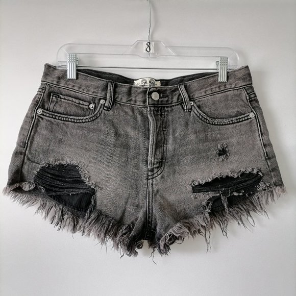 We The Free Pants - We The Free Womens Charcoal Gray Mid Rise Denim Distressed Cut-Off Short Size 28